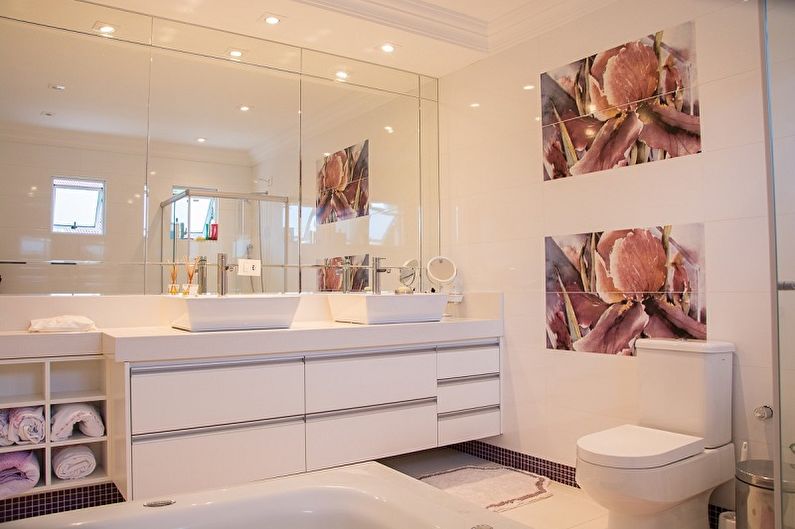 Mirror in the bathroom - photo