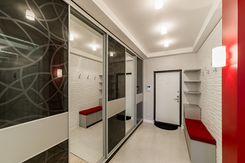 Ontwerp van de gang in een moderne stijl - Contrasterende combinaties