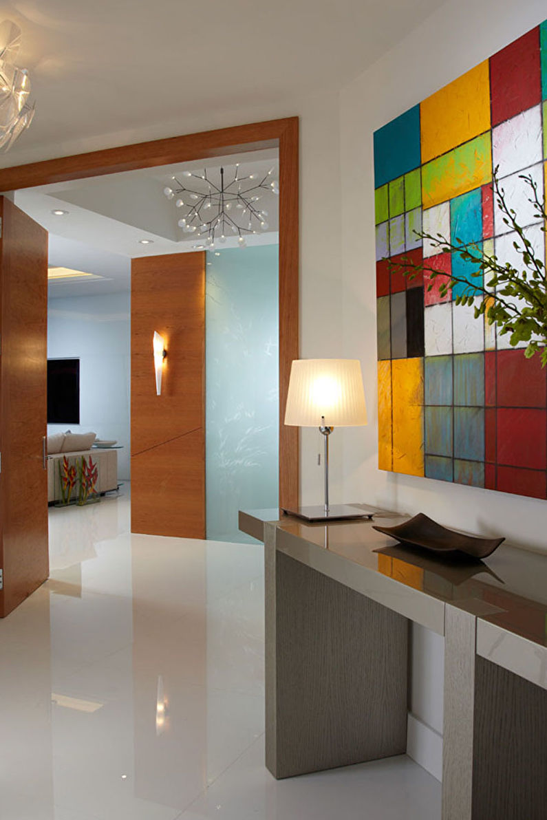 Binnenlandse ontwerpgang in een moderne stijl - foto