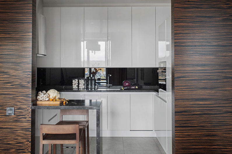 Cuina de 7 m2 en estil d'alta tecnologia - Disseny d'interiors