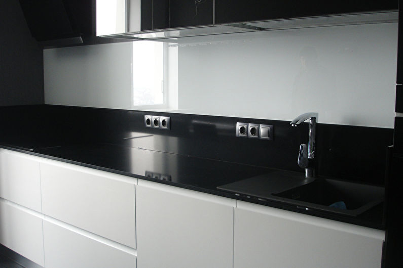 Glass kitchen apron
