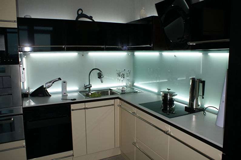 Glass kitchen apron
