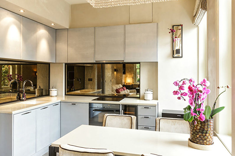 Mirror apron for the kitchen