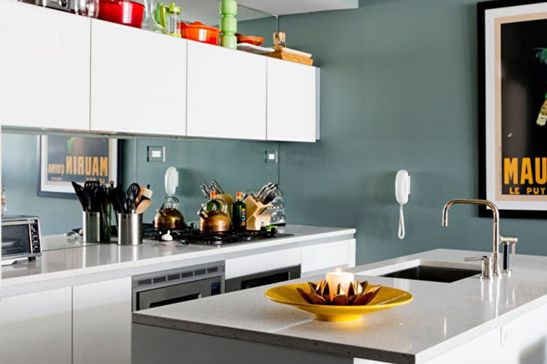 Mirror apron for the kitchen