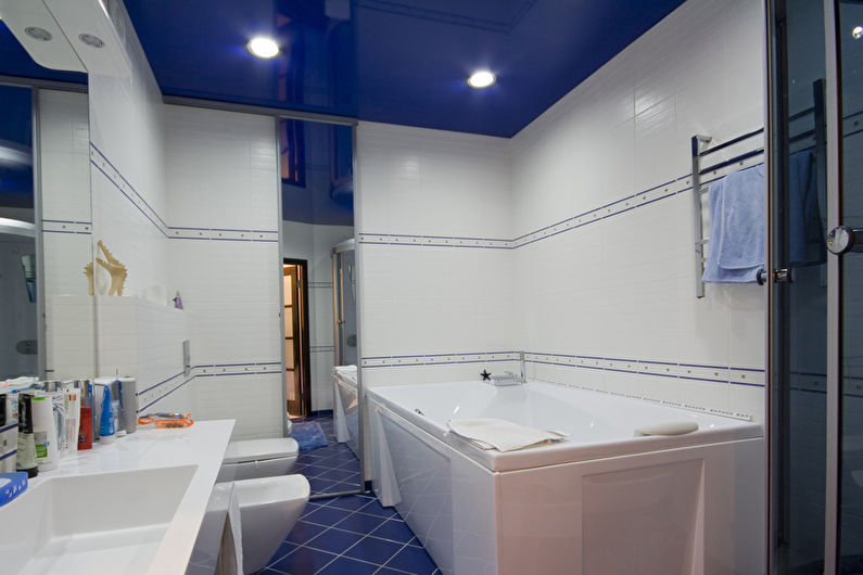 Stretch ceiling in the bathroom - photo