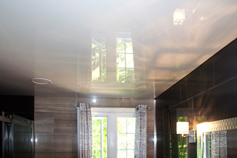 Stretch ceiling in the bathroom - photo