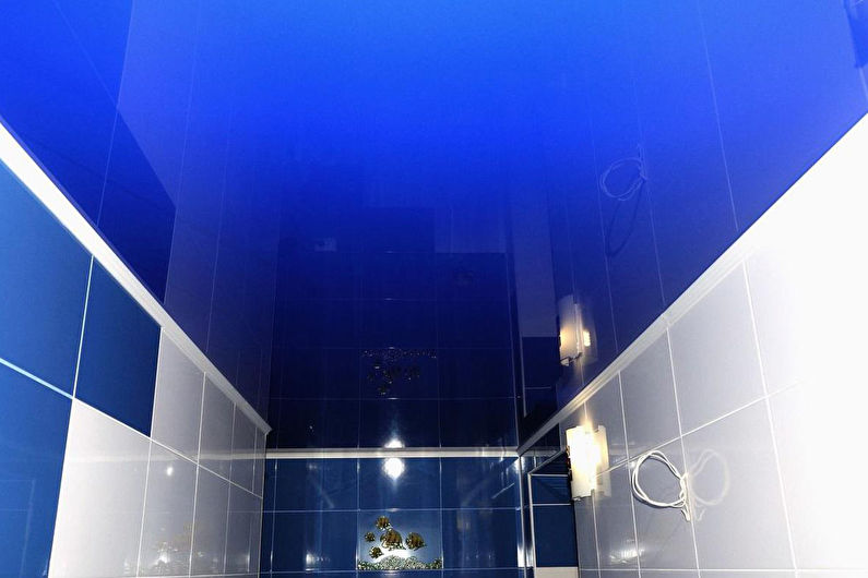 Stretch ceiling in the bathroom - photo
