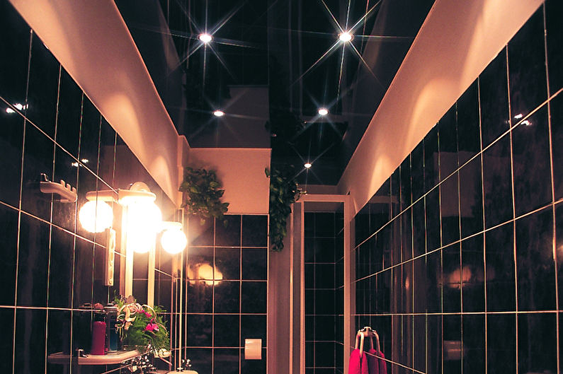 Stretch ceiling in the bathroom - photo