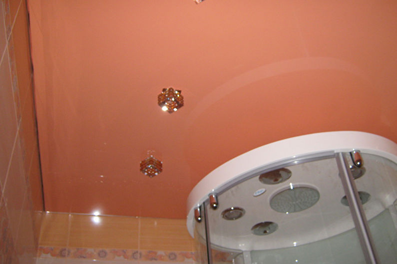Stretch ceiling in the bathroom - photo