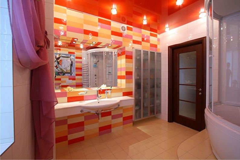 Stretch ceiling in the bathroom - photo