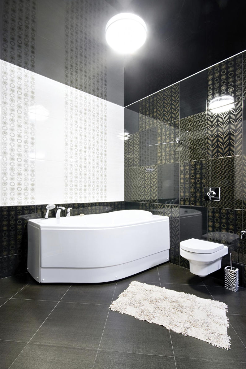 Stretch ceiling in the bathroom - photo