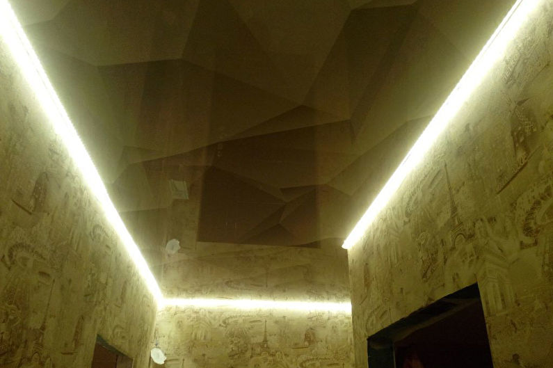 Stretch ceiling in a small hallway - Soaring effect