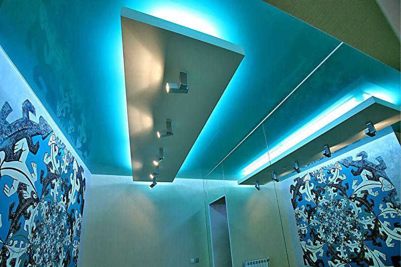Stretch ceiling in a small hallway - Soaring effect
