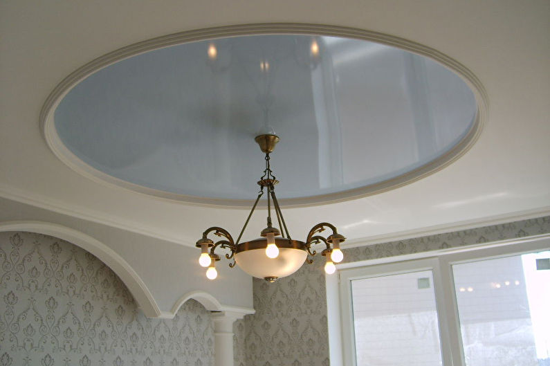 Two-level suspended ceiling in the hallway