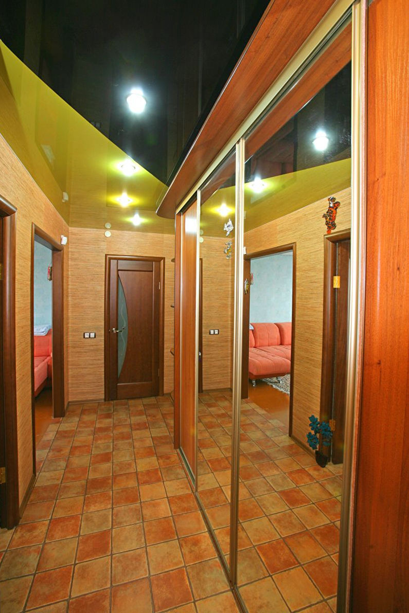 Stretch ceiling in the hallway - photo