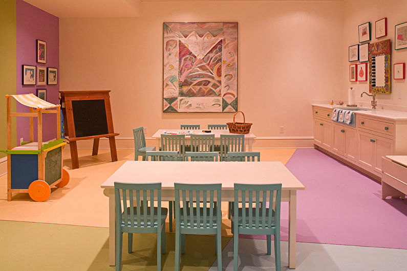 Fleur de pêche dans une chambre d'enfant - Design d'intérieur