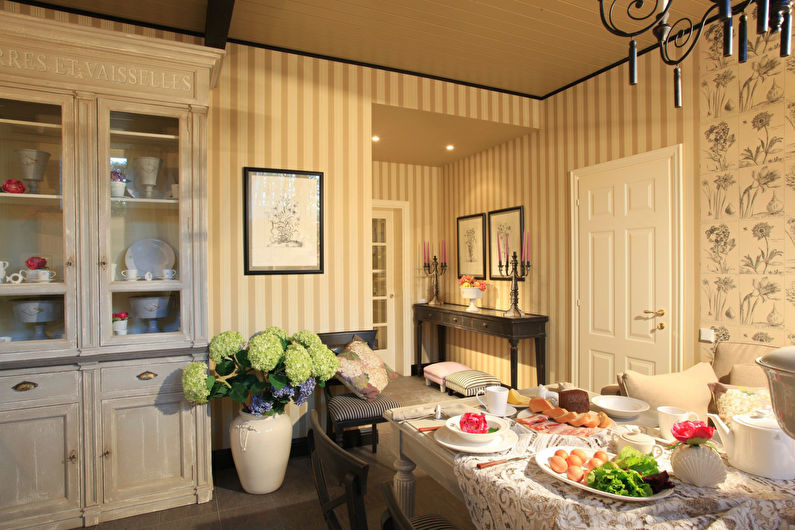 Beige wallpaper in the kitchen - Interior Design