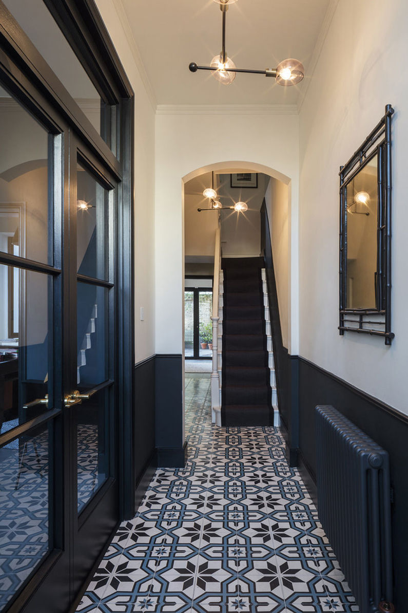 Floor tiles in the hallway - photo