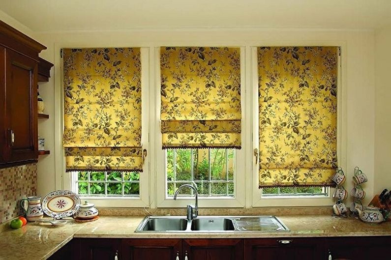 Curtains in the kitchen - photo