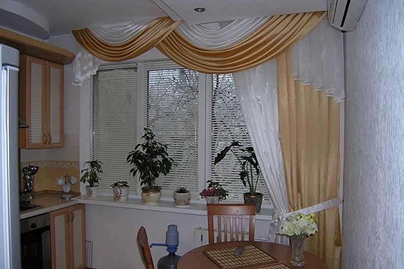 Curtains in the kitchen - photo