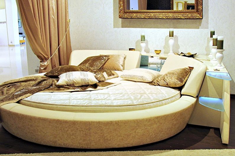 Round bed in the bedroom - photo