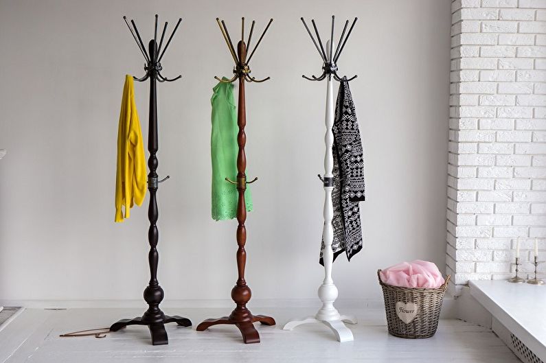Types of Floor Hangers for Clothes - Tripod