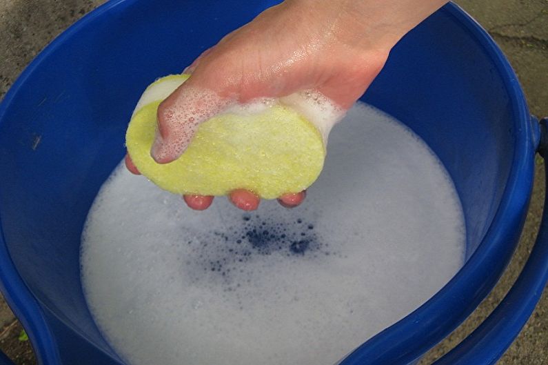 How to wash a stretch ceiling without streaks at home - Choose a detergent