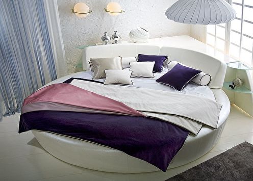 Round bed in the bedroom: 80 photos and ideas