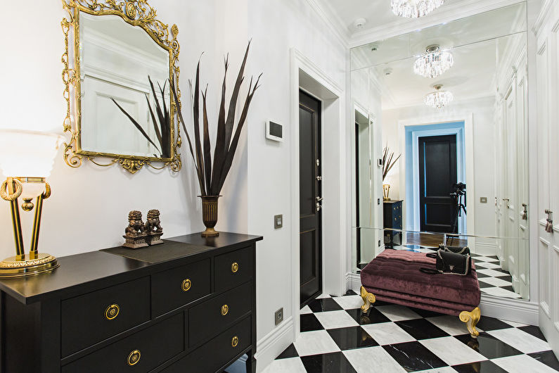 Interior design of the hallway in the neoclassical style - photo