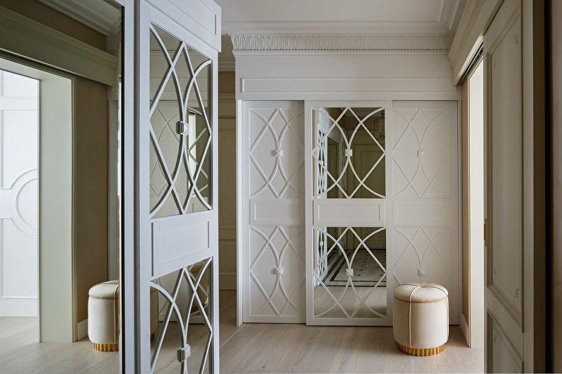 Interior design of the hall in the neoclassical style - photo
