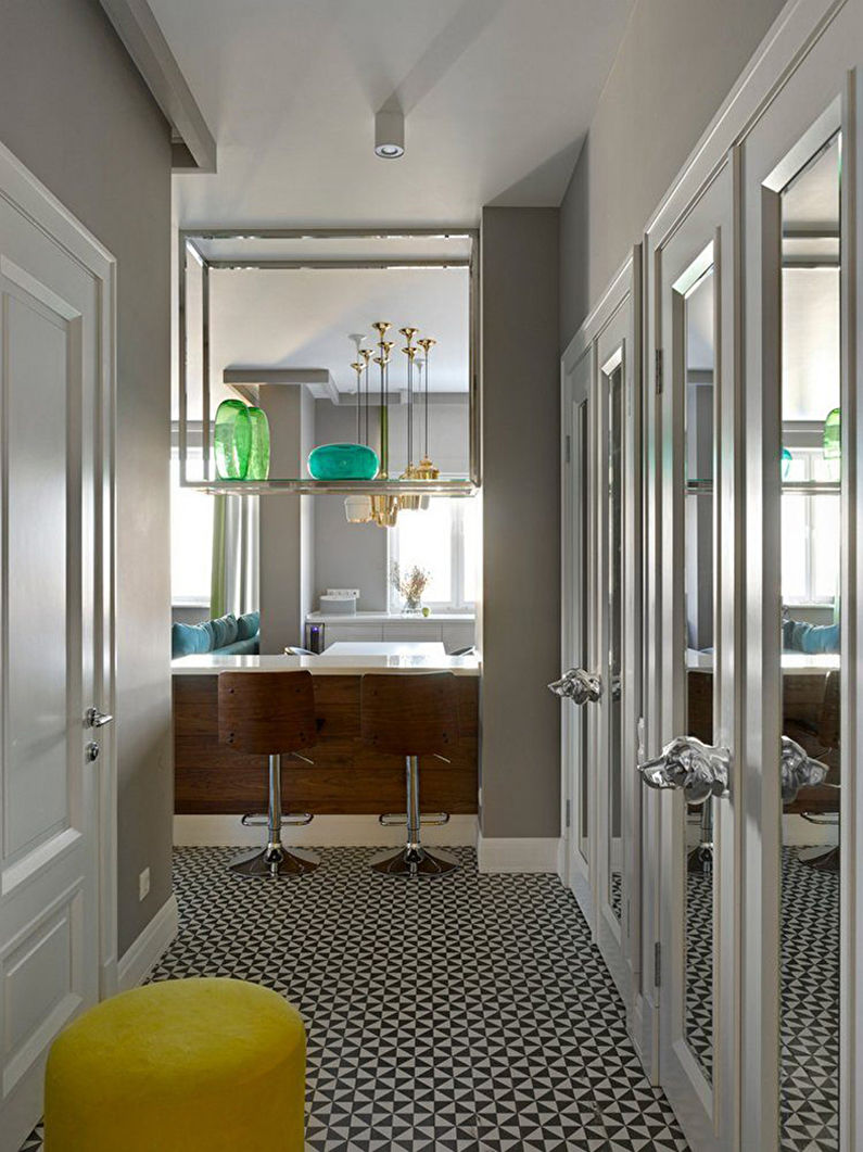 Interior design of the hallway in the neoclassical style - photo