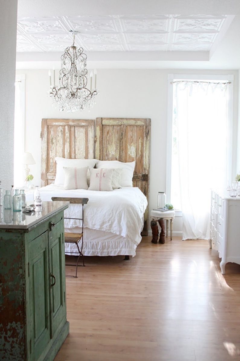 Interior design bedroom in the style of shabby chic - photo