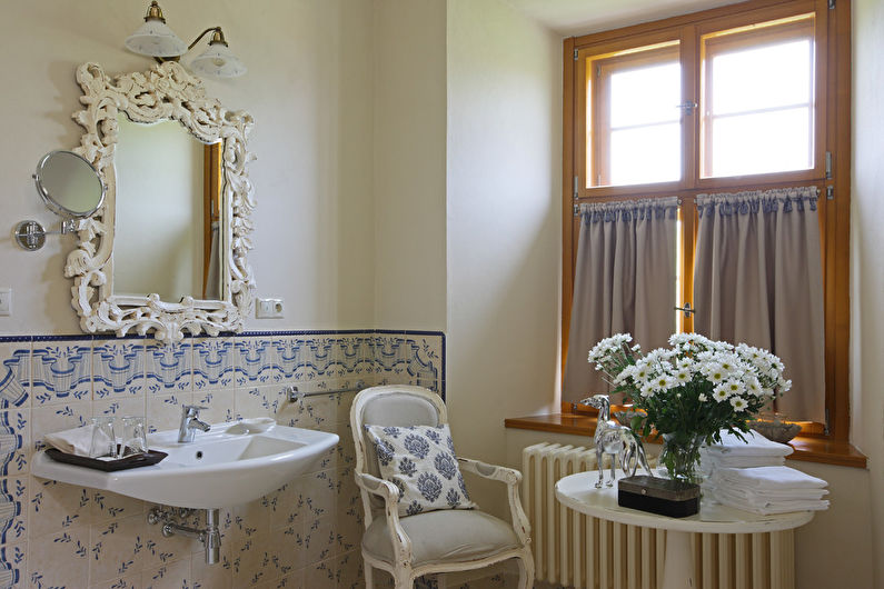 Interior design of a bathroom in the style of shabby chic - photo