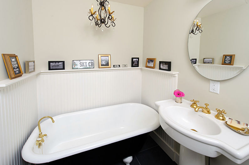 Interior design of a bathroom in the style of shabby chic - photo
