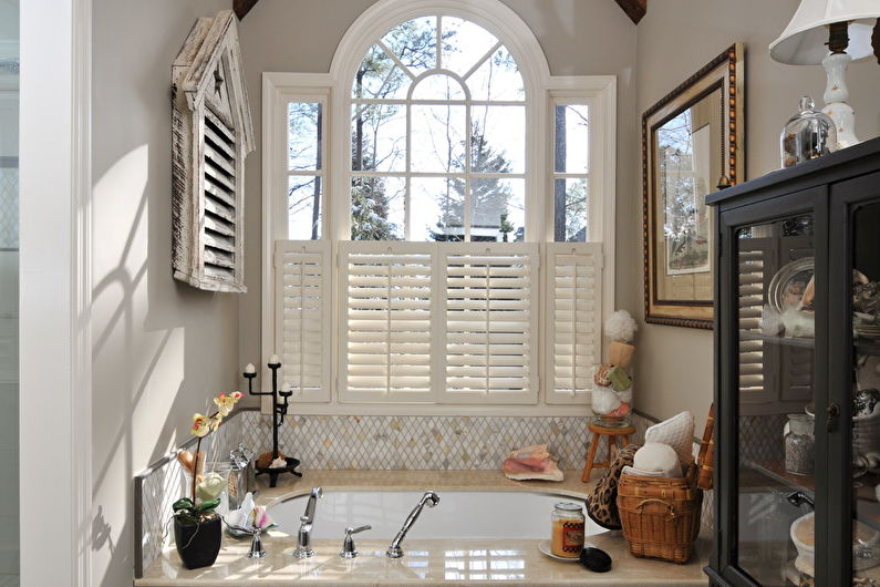 Interior design of a bathroom in the style of shabby chic - photo