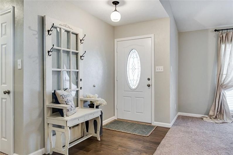 Interior design hallway in the style of shabby chic - photo