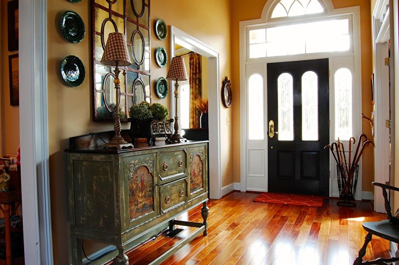 Interior design hallway in the style of shabby chic - photo