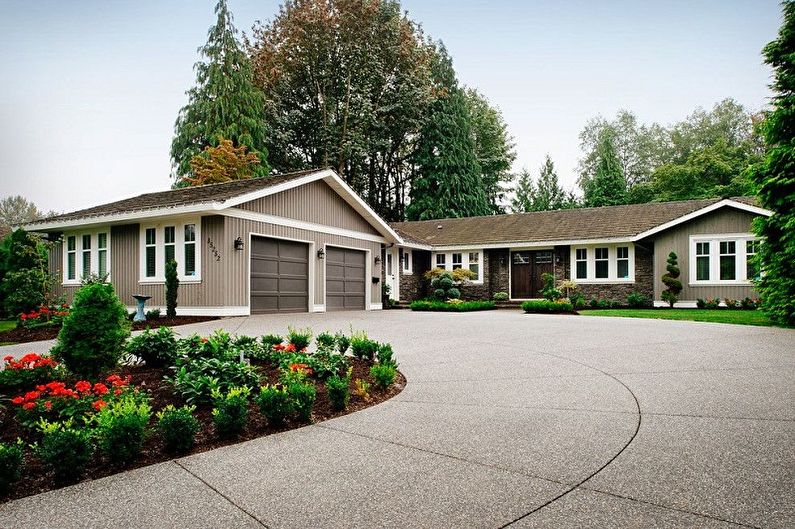Modern projects of one-story houses with a garage - One-story house with a garage extension