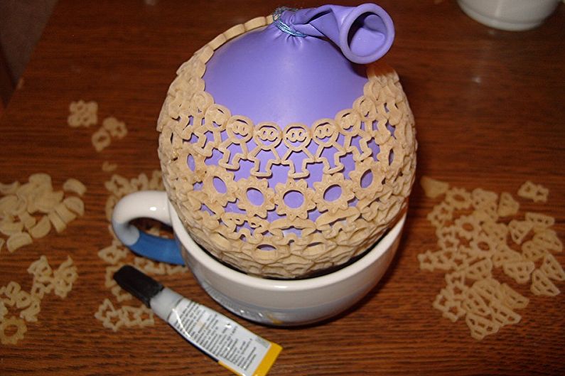DIY Christmas pasta crafts - Ball of pasta on the Christmas tree