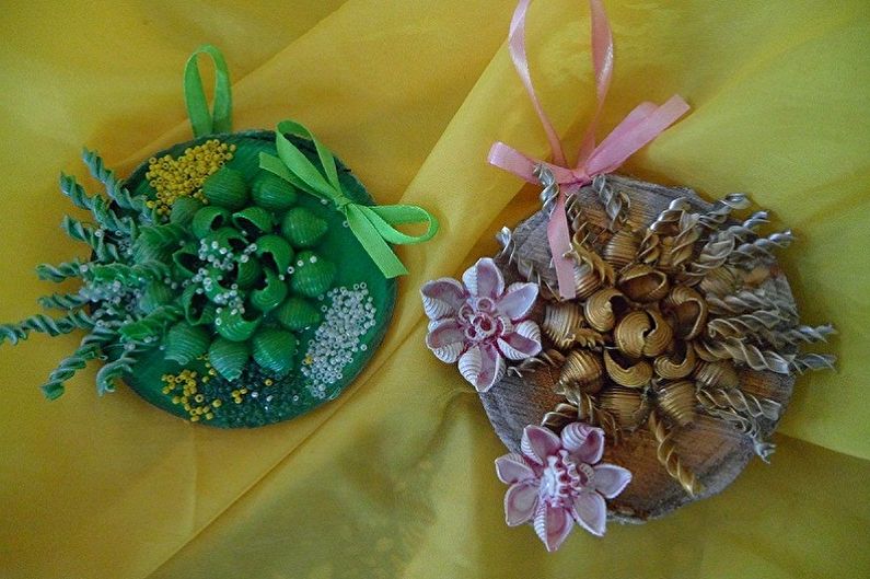 DIY pasta crafts - photos and ideas