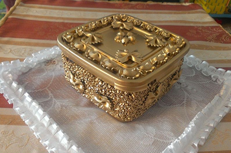 DIY pasta crafts - photos and ideas