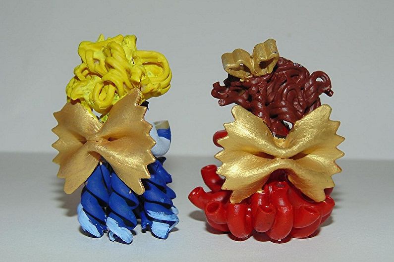 DIY pasta crafts - photos and ideas