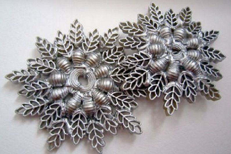 DIY pasta crafts - photos and ideas