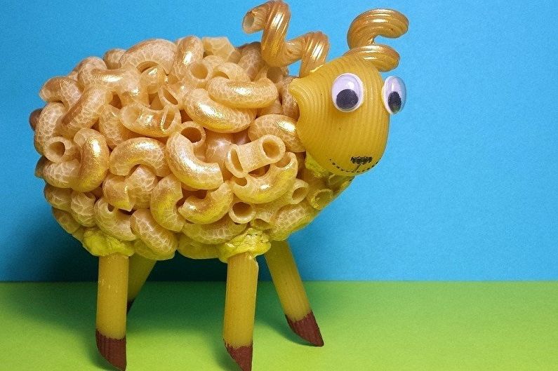 DIY pasta crafts - photos and ideas