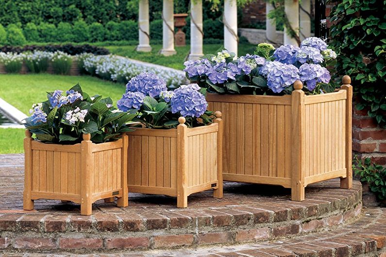 Types of street flowerpots - Materials