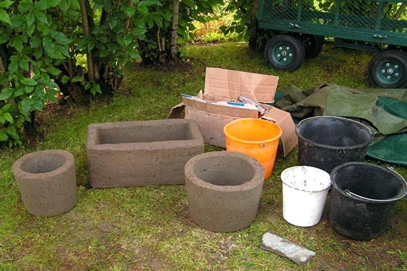 Do-it-yourself street flowerpots for flowers made of concrete