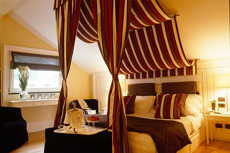 Four Poster Bed Types - Frameless Canopy