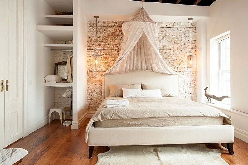 Four Poster Beds - Photo