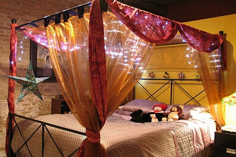 Four Poster Beds - Photo