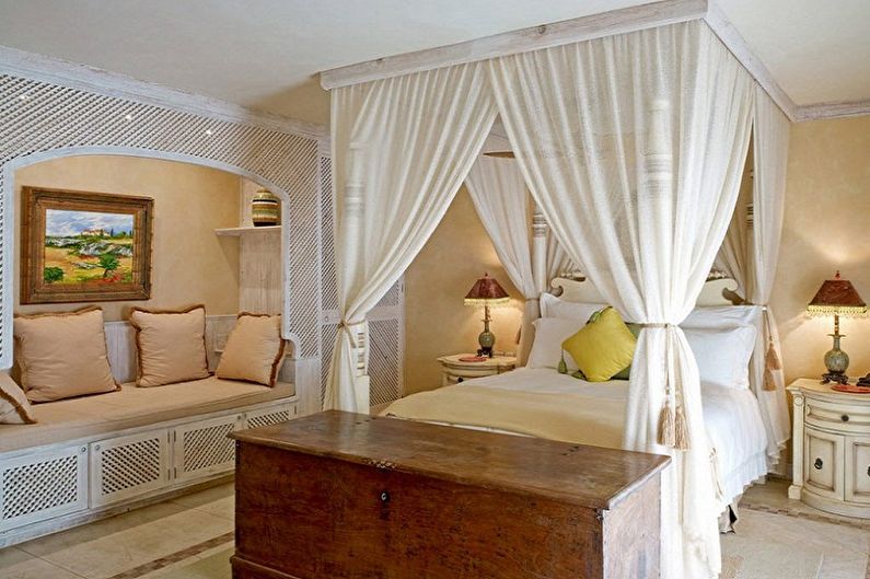 Four Poster Beds - Photo